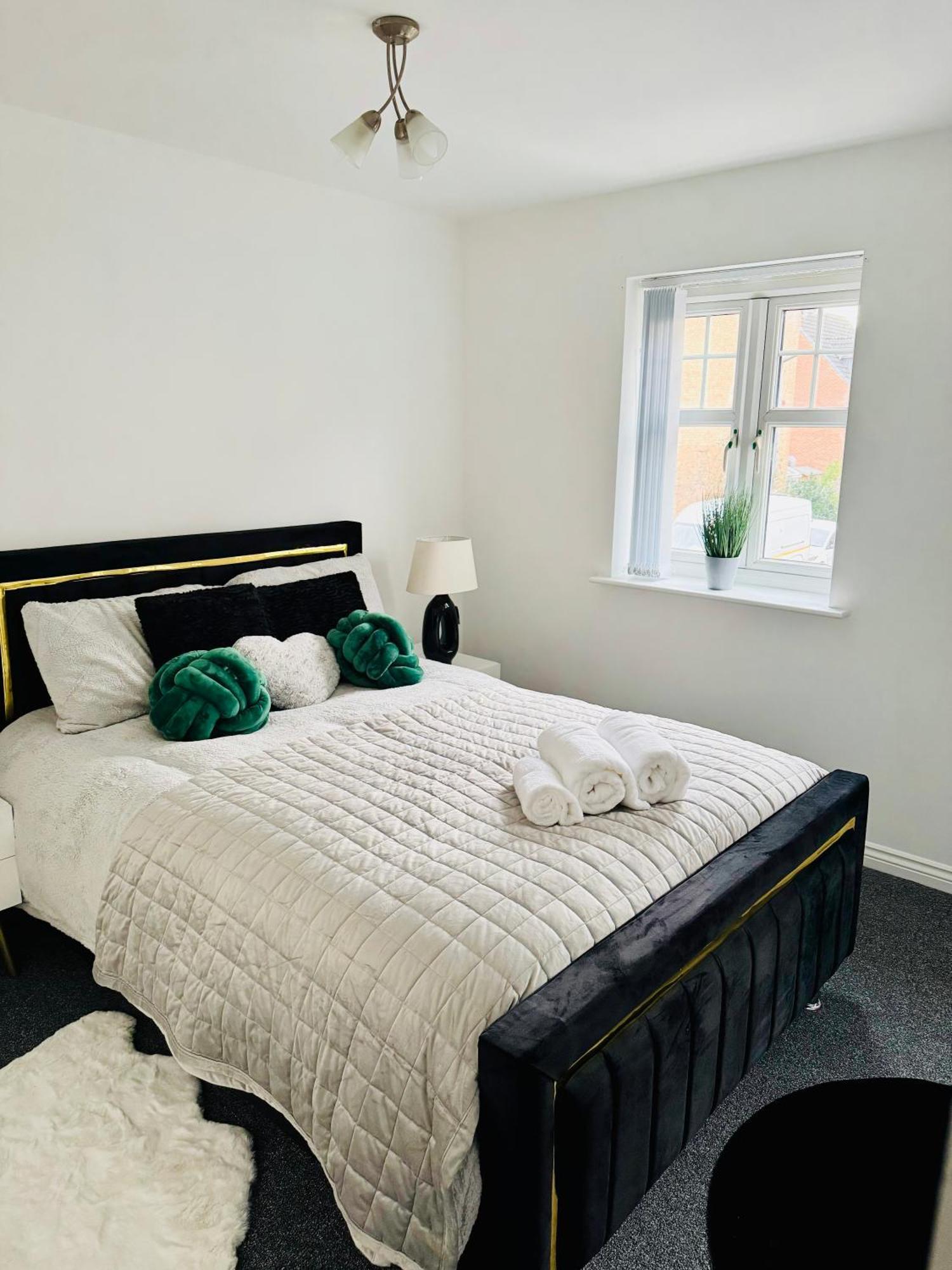 Harmony House 3 Bedroom New Build For Families, Contractors, Black Country Museum Sleeps 6 Тіптон Екстер'єр фото
