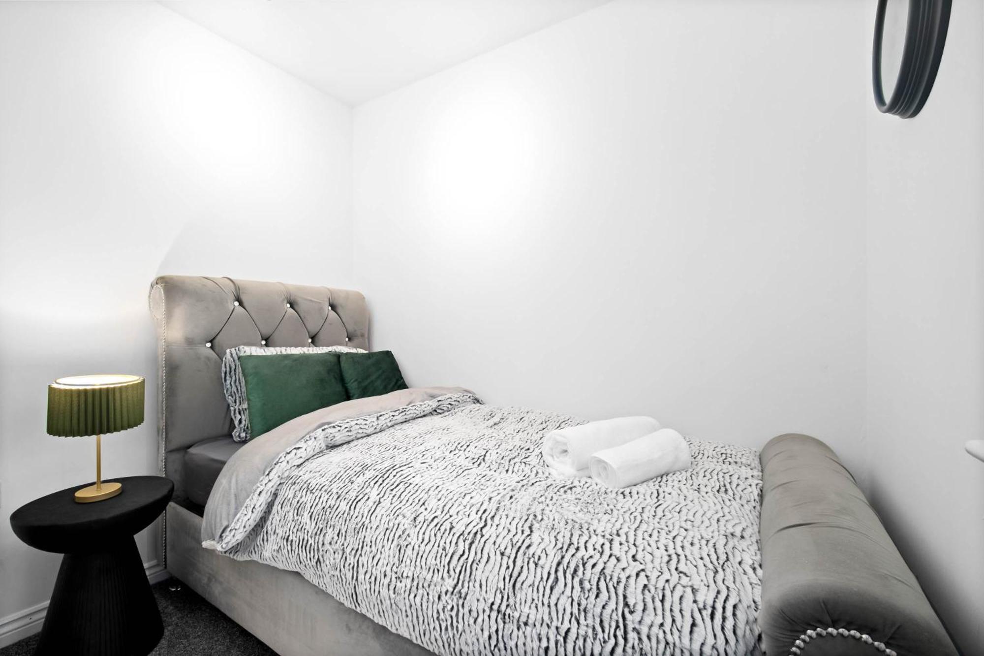 Harmony House 3 Bedroom New Build For Families, Contractors, Black Country Museum Sleeps 6 Тіптон Екстер'єр фото